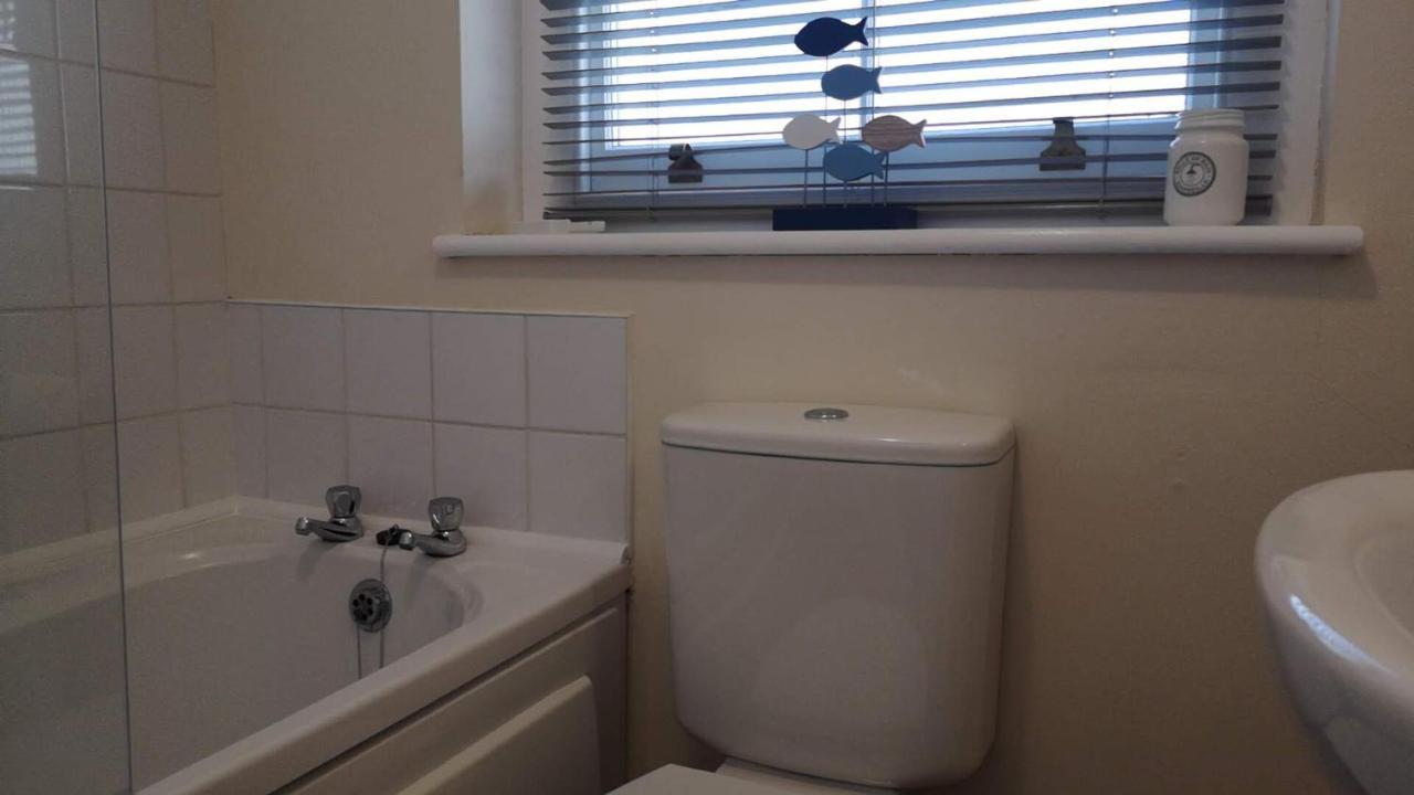 Coastal Escape Deal - 2 Bedroom House -Short Lets & Serviced Accommodation מראה חיצוני תמונה
