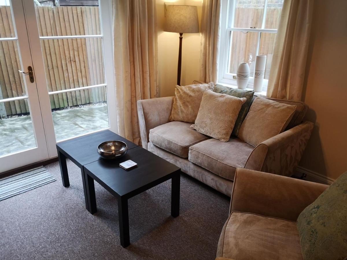 Coastal Escape Deal - 2 Bedroom House -Short Lets & Serviced Accommodation מראה חיצוני תמונה